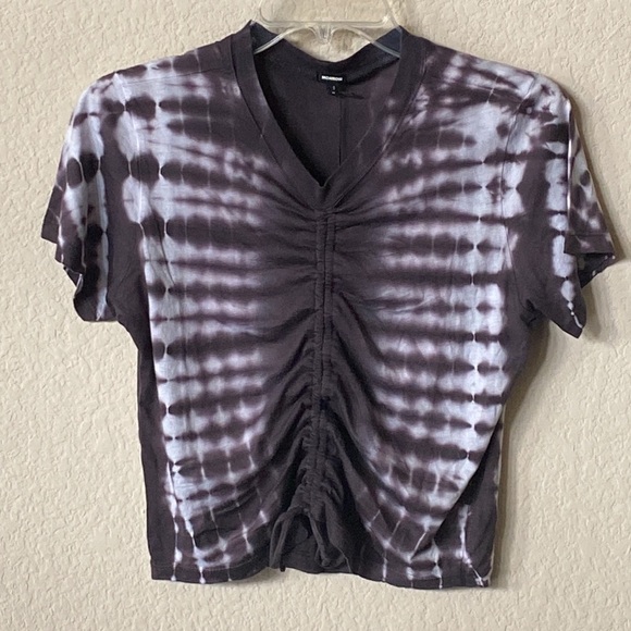 MONROW Tie Dye Drawstring Cropped V-neck Ruched Tee Size S - Picture 2 of 7